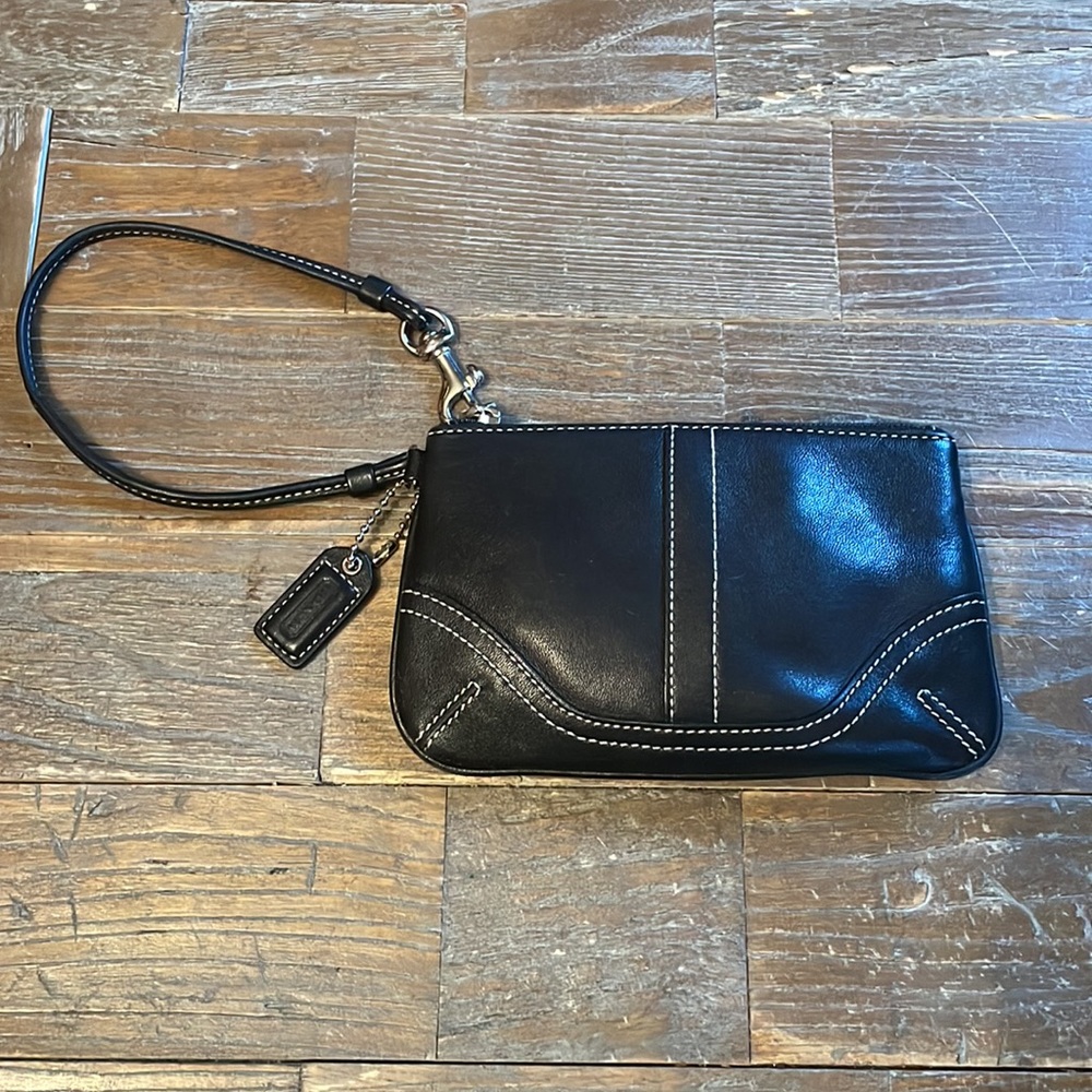Coach Contrast Stitching Leather Wristlet🖤